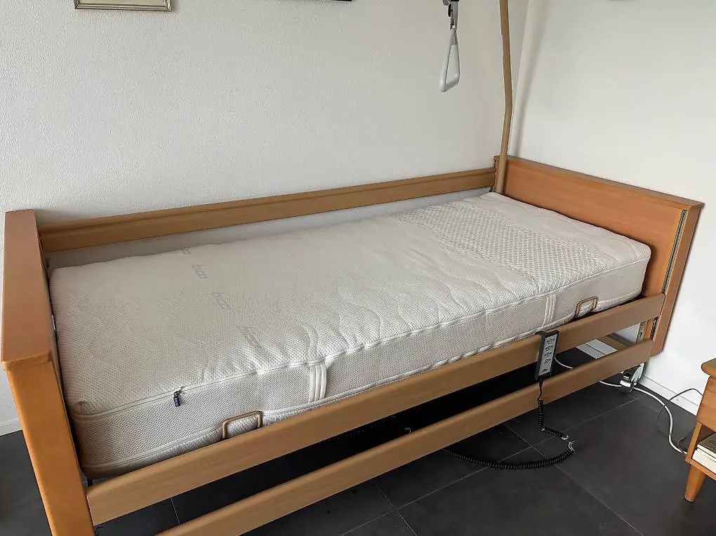 Pflegebett zu verschenken