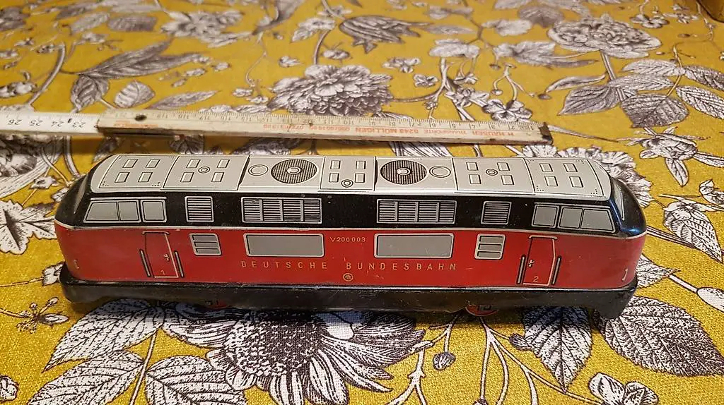 Model-Eisenbahn und Wagons und Schienen