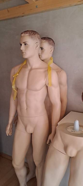 Tolle Ausstellpuppen männlich