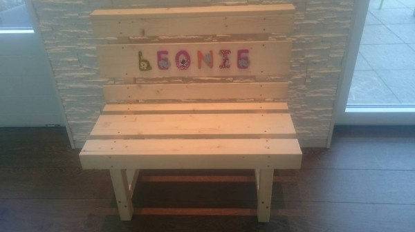 Kindersitzbank aus Massivholz Natur Lackiert