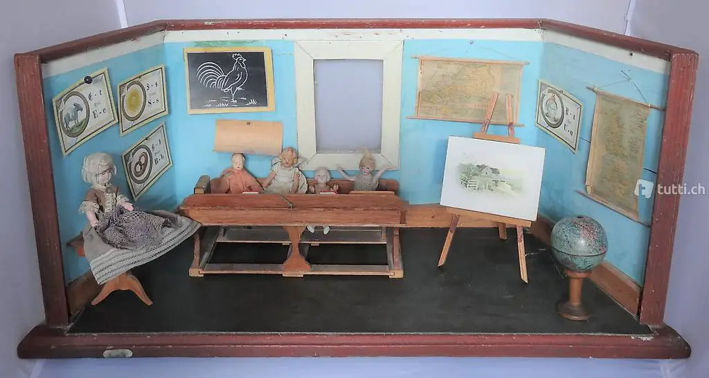 antikes Puppenhaus Klassenzimmer