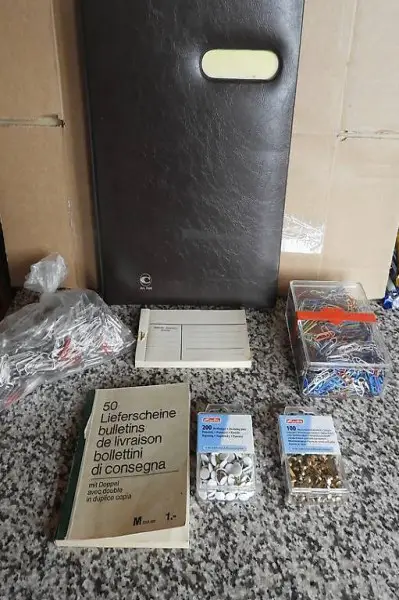 UNTERSCHRIFTMAPPE NOCH ZUM GEBRAUCHEN, BUROKLAMMER, ETIKETTE