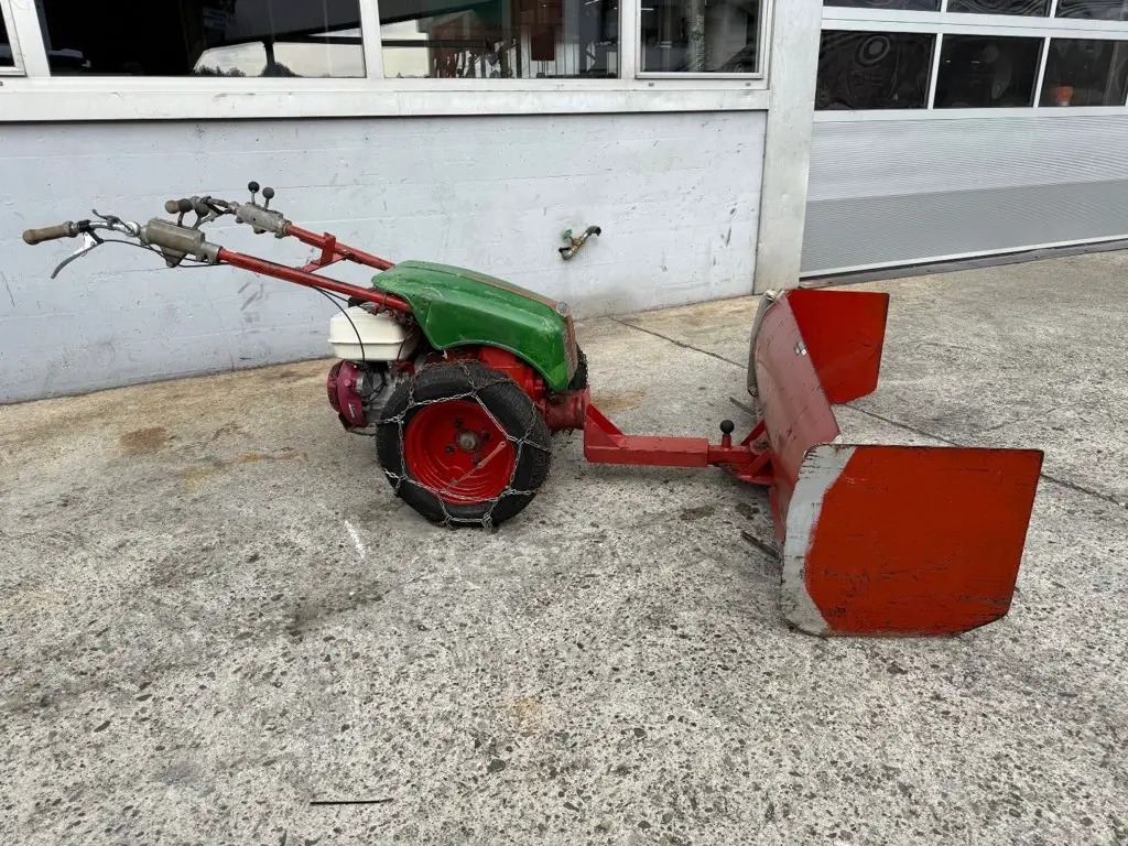 Motormäher Rapid 505 mit Schneepflug