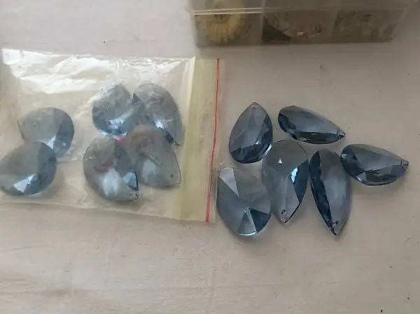 10 Kristalltropfen türkisfarbig