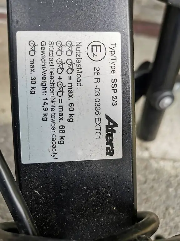 Velo Träger montiert auf Anhängekupplung