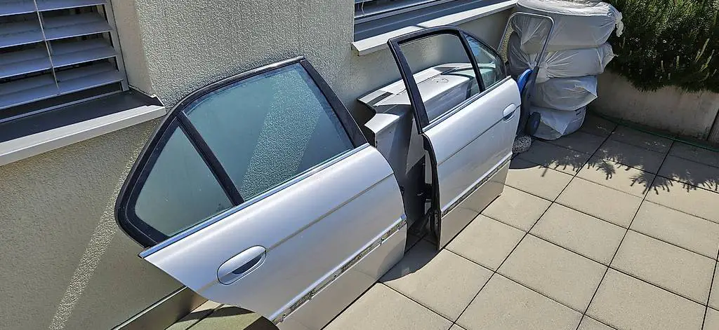 BMW e38 740i (Heckdeckel Schwelle abdeckung)