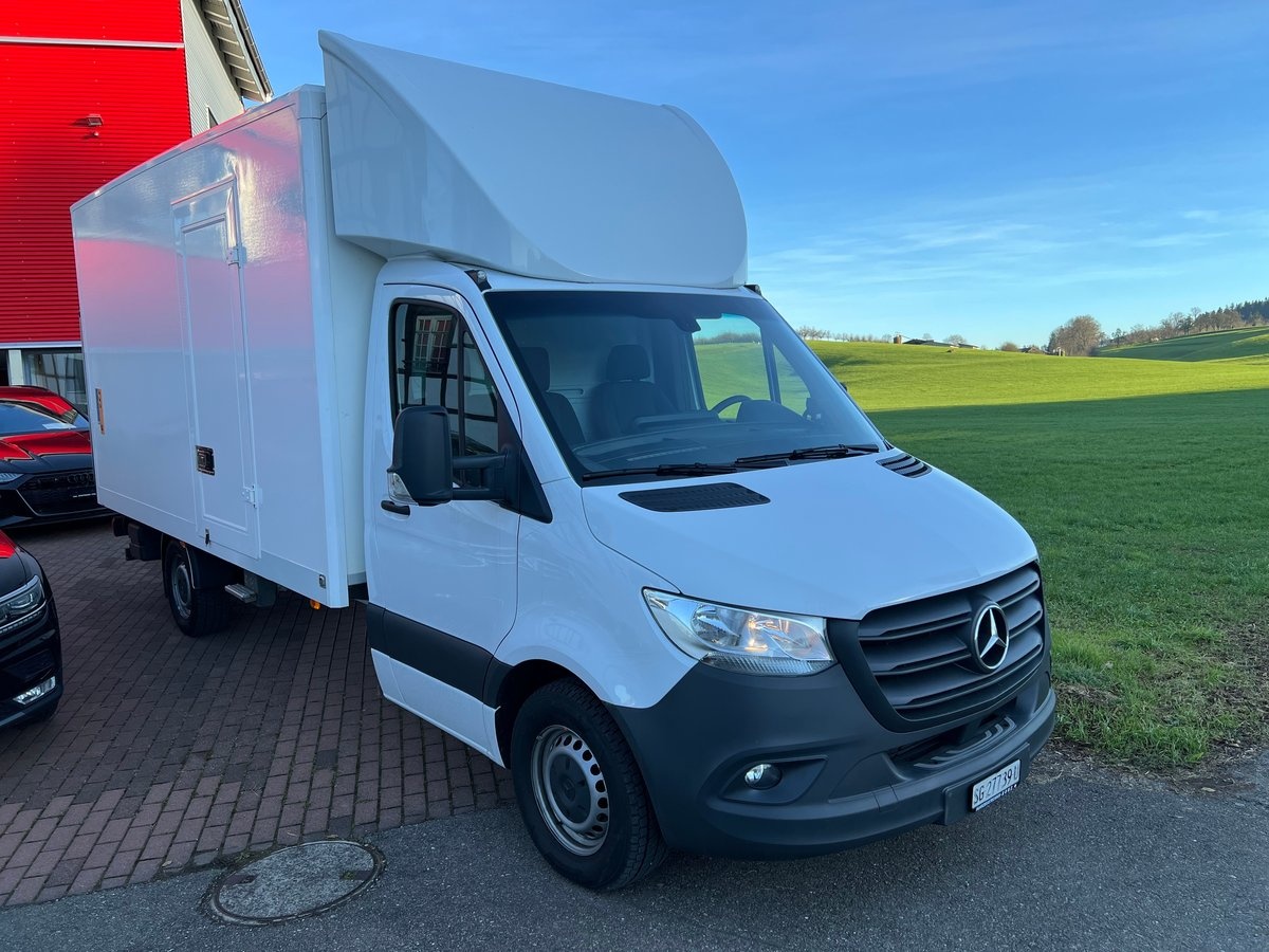 MERCEDES-BENZ Koffer mit Hebebühne