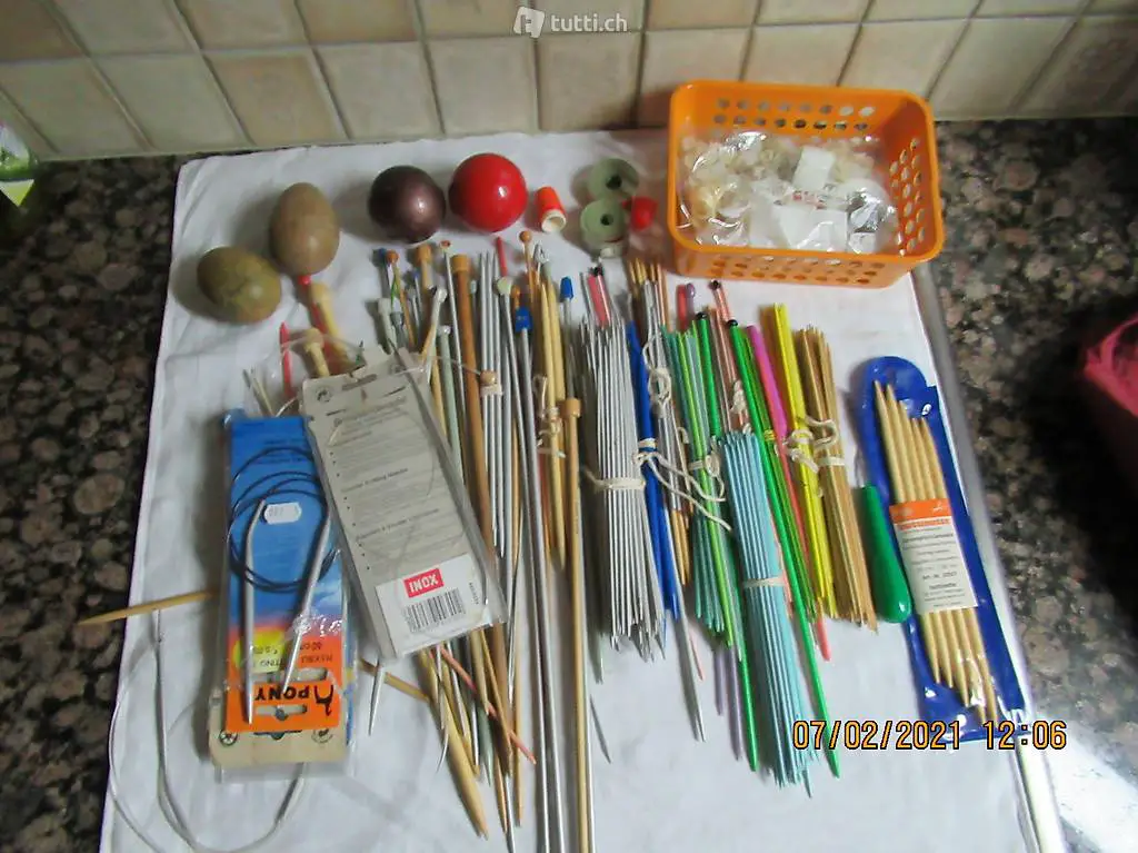 Stricknadeln, Häklein, Rundstricknadeln, Stopfkugeln