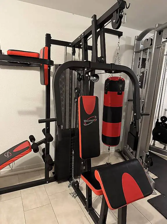 Multifunktionale Kraftstation von TecnoFit? Top Zustand