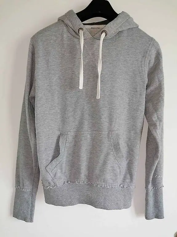 Grauer Pulli angegeben Gr. L (entspricht jedoch eher Gr. M)