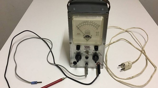 Voltometro d epoca Eico model 221