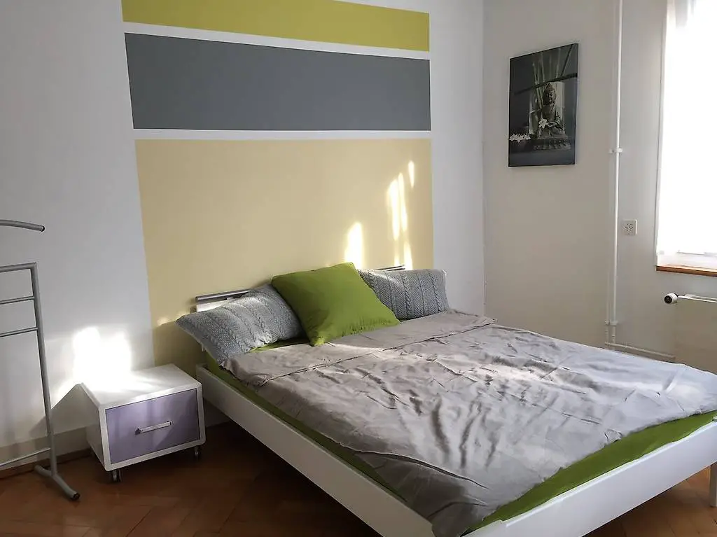 Für Berufspendlerin: Bei Basel, WG Zimmer in 2er Frauen-WG