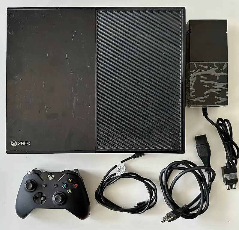 Xbox One Black, 500 Gb, 1 joystick