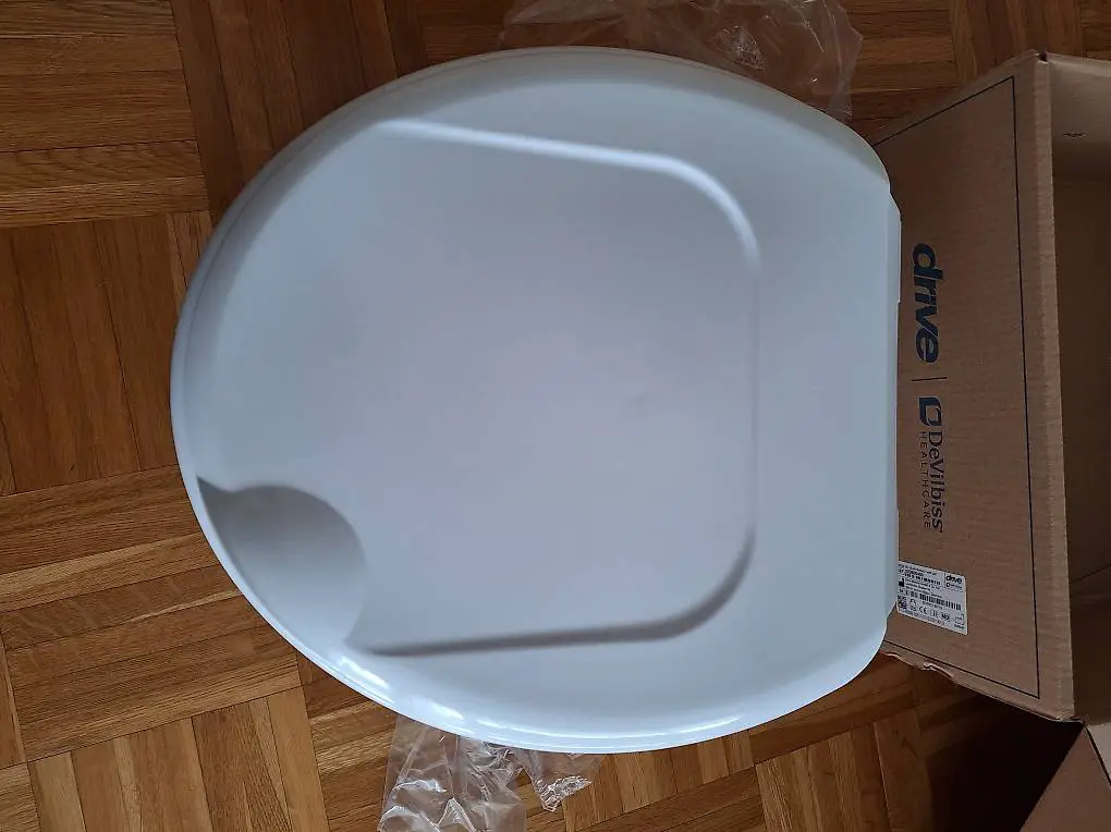 Toilettensitzerhöhung mit Deckel