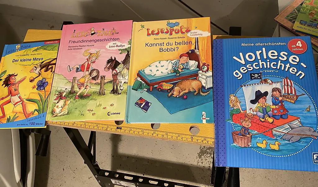 4 x Kinderbuecher: Lesetiger, Lesespatz, Der kleine Maya.