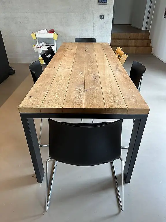 Esstisch Eiche mit schwarzen Metallbeinen