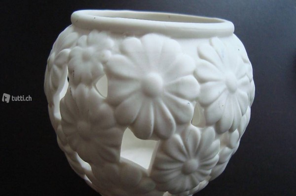 Keramik Teelicht-Halter / weiss mit Bumenstruktur