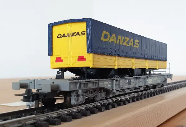 Roco 44311 SBB HUBAC Taschenwagen mit Trailer Danzas