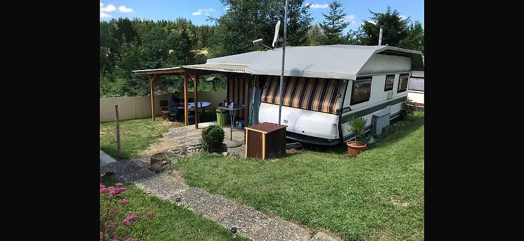 Wohnwagen mit Festplatz