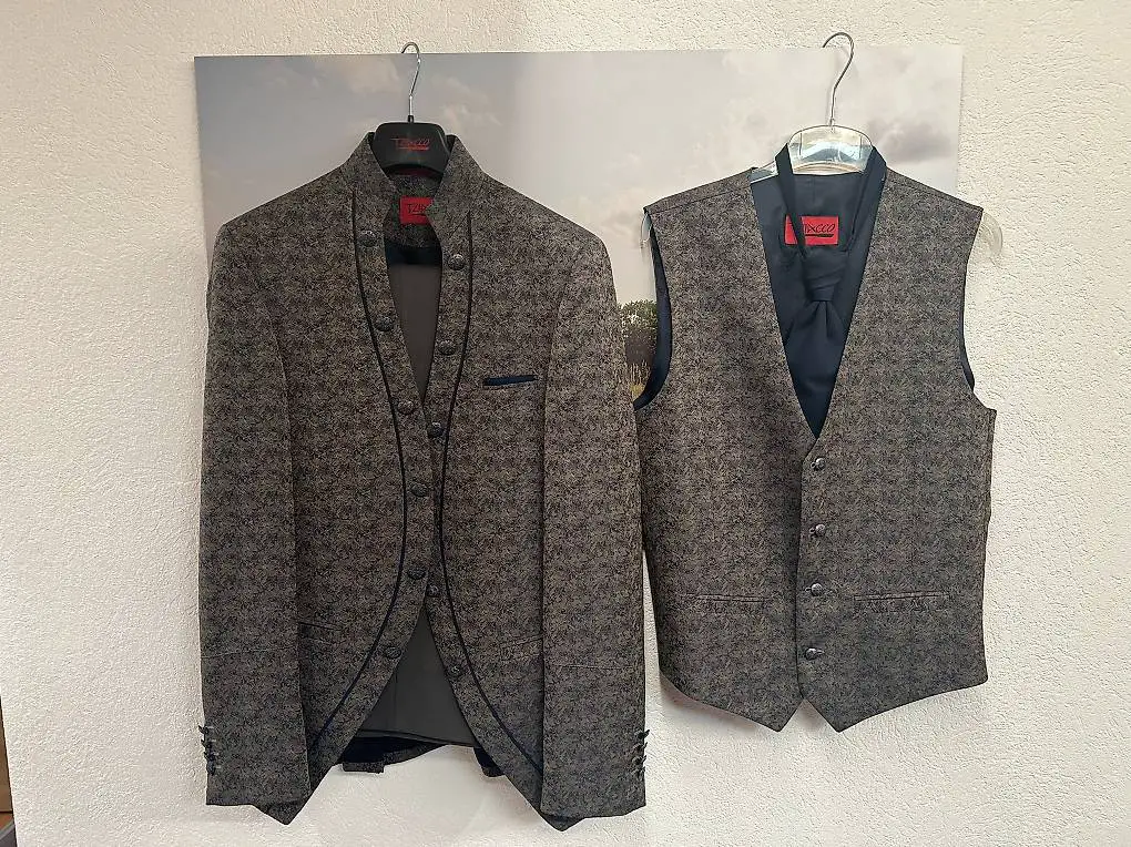 Hochzeitsanzug von TZIACCO