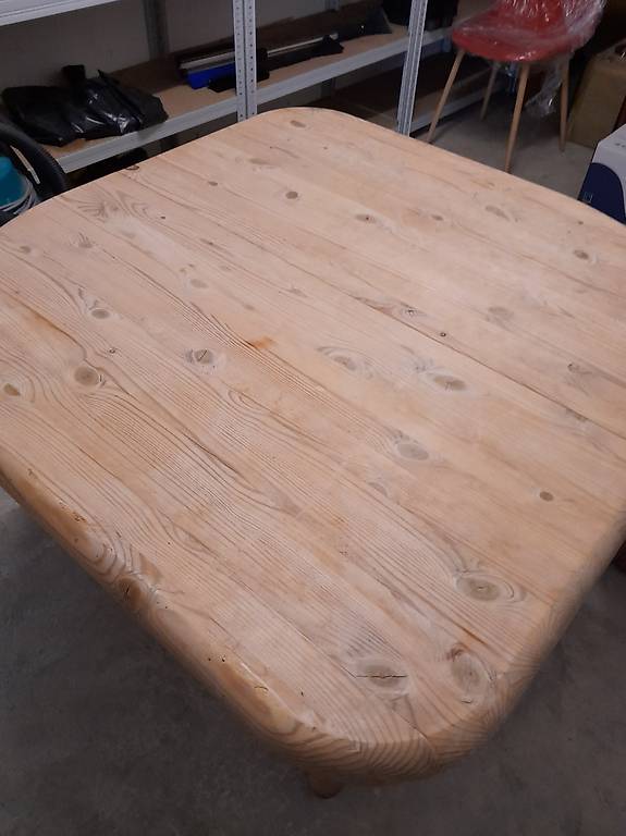 spezieller Holztisch