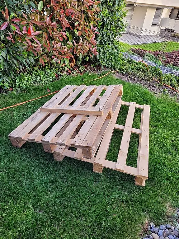 2 Holzpaletten