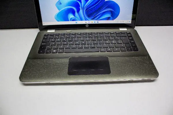 hp envy 14" i7-q740 8 gb ram 256 gb ssd
