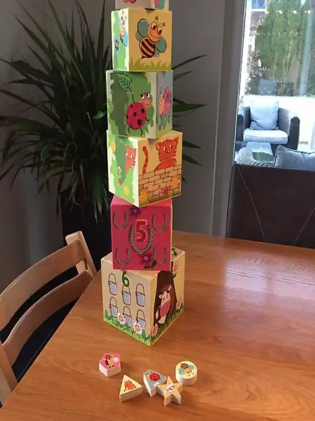 Kinder Spielturm aus Karton
