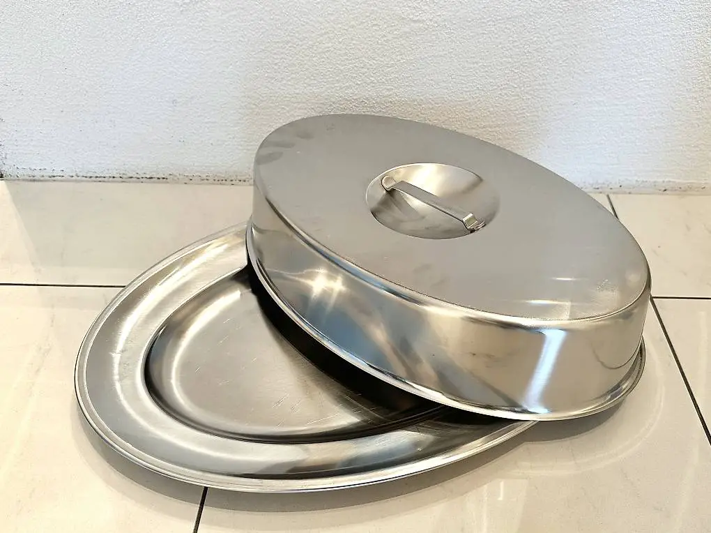 Servierplatte aus Chromstahl