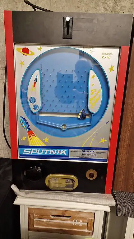 Geldspielautomat Sputnik - Fr. 1 & 2