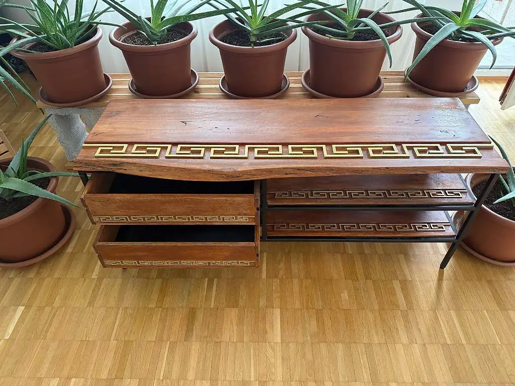 Unique -->TV Möbel - Antike Ketten (Hand Make)