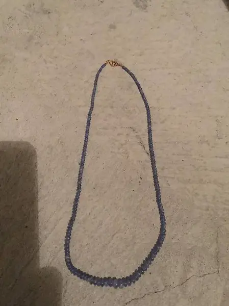 Halskette mit Halbedelsteinen