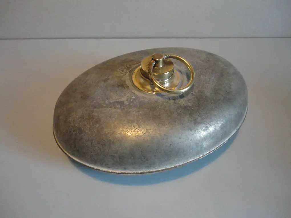 Schöne antike Bettflasche aus Metall