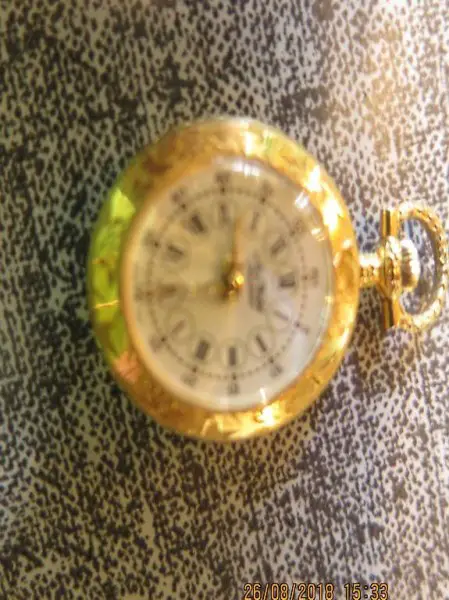  Kleine Anhaengeuhr Aero Watch Neuchatel, läuft