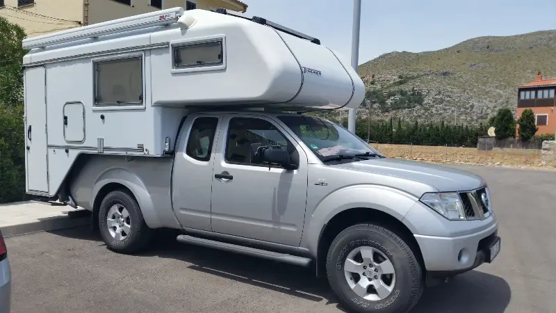 Pickup-Allrad-Reisemobil Absetzkabine Tischer 260S auf Nissan